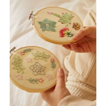 Sada na vyšívání Zahrada se sukulenty 2 motivy DMC Mindful Making